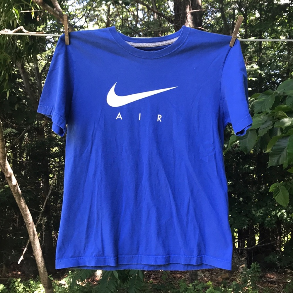 Previously worn men’s med classic Nike air T-shirt
